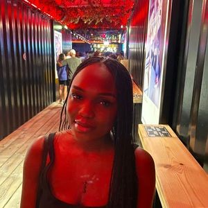 Meet your Posher, Ajok